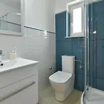 New Luxury 3 Bedroom 4 Air Conditioners *