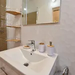 New Luxury 3 Bedroom 4 Air Conditioners *