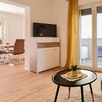 New Luxury 3 Bedroom 4 Air Conditioners Apartment