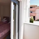 New Luxury 3 Bedroom 4 Air Conditioners *