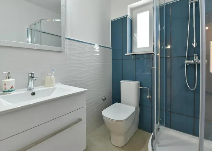 New Luxury 3 Bedroom 4 Air Conditioners *