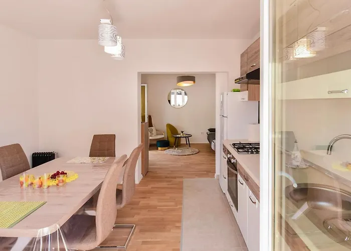 New Luxury 3 Bedroom 4 Air Conditioners Apartment Zadar