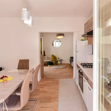 New Luxury 3 Bedroom 4 Air Conditioners Apartment Zadar