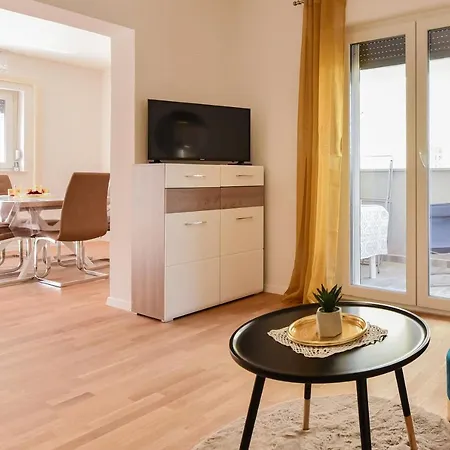 New Luxury 3 Bedroom 4 Air Conditioners Daire