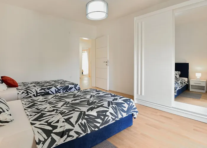 New Luxury 3 Bedroom 4 Air Conditioners