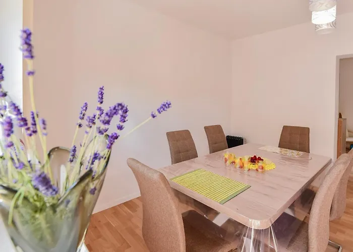 New Luxury 3 Bedroom 4 Air Conditioners דירה *