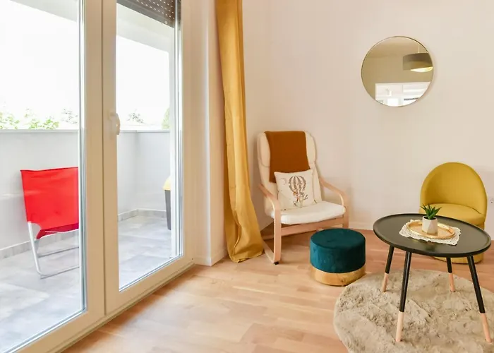 New Luxury 3 Bedroom 4 Air Conditioners דירה *