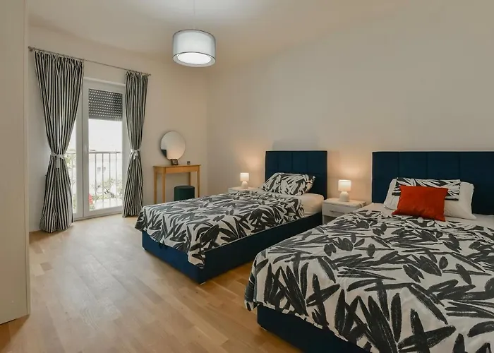 New Luxury 3 Bedroom 4 Air Conditioners דירה זאדאר