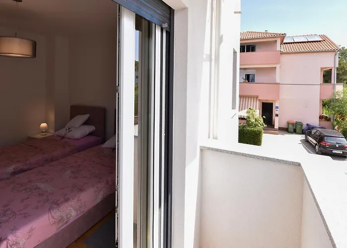 New Luxury 3 Bedroom 4 Air Conditioners *