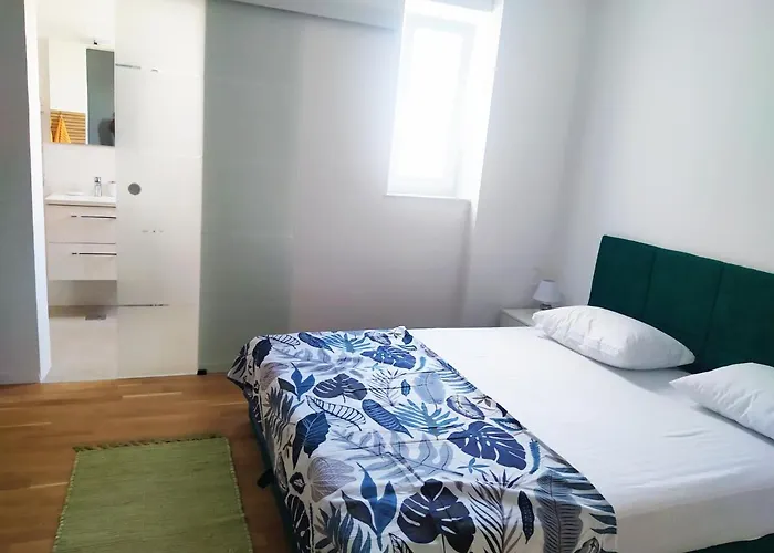 New Luxury 3 Bedroom 4 Air Conditioners דירה *